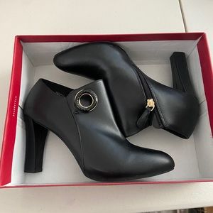 Black 8 booties heels new never worn
